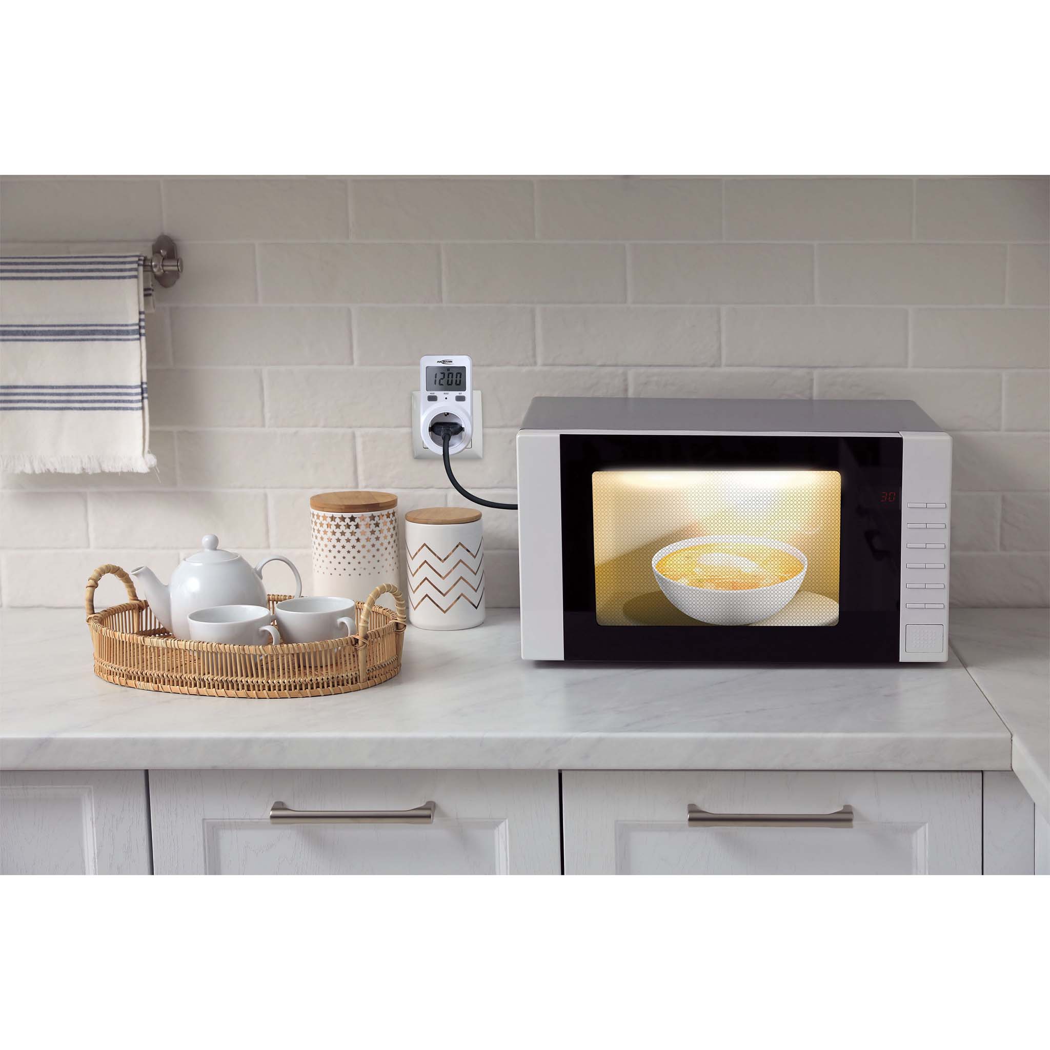 Ansmann-energiankulutusmittari-pistorasiaan-LCD‑näytöllä-5